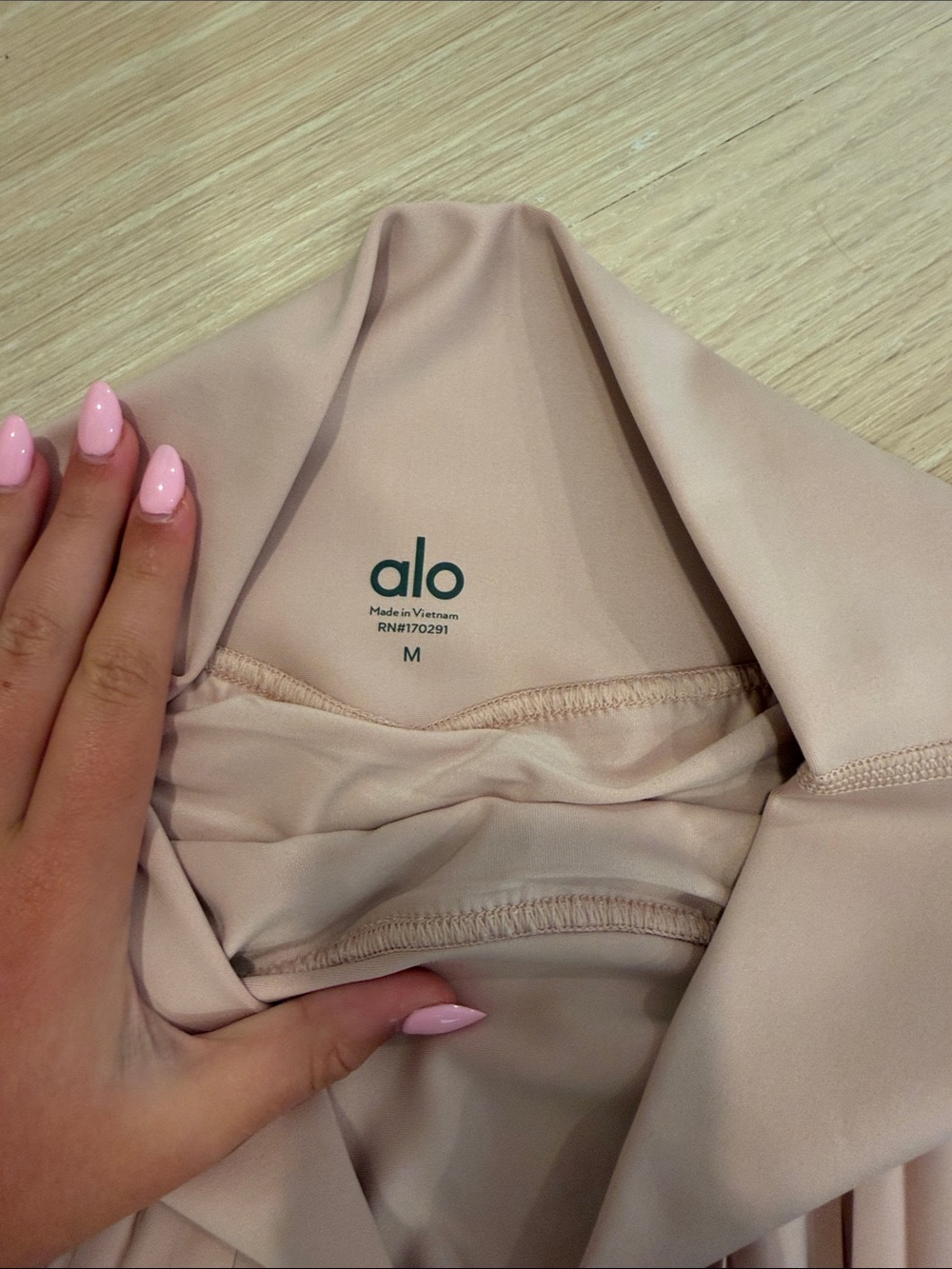 ALO Yoga Pleated Pink Quartz Athletic Skirt - Picture 3 of 3
